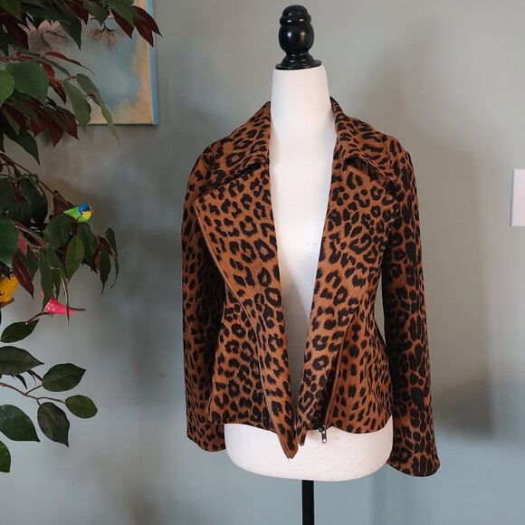Sadie & Sage Leopard Short Jacket - Picture 2 of 4
